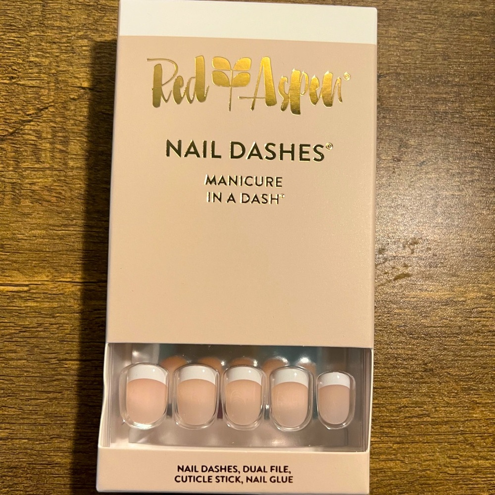 Nell’s French Tip 🤍 Red Aspen press on nail dashes